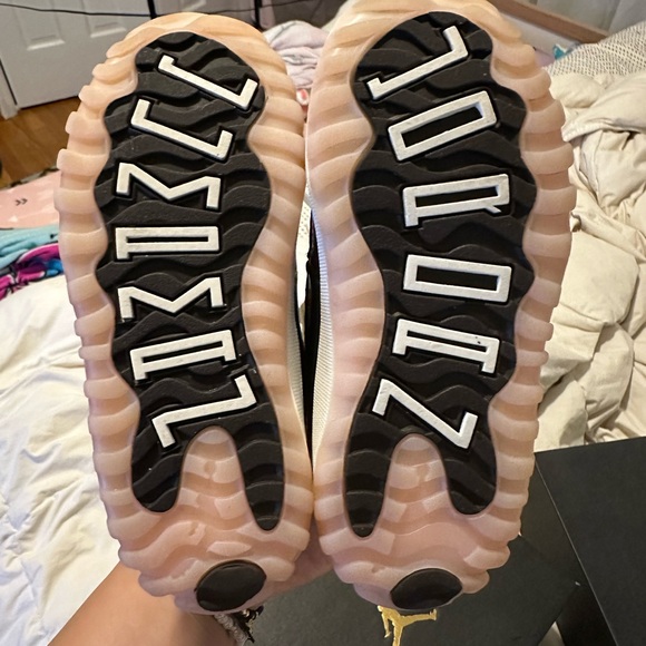 Toddler jordan 11 Neapolitan size 10 - Picture 6 of 9